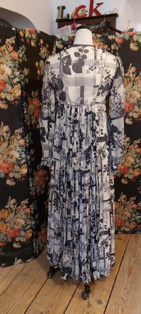 Rare designer vintage original Jean Varon signature print long sleeve 70s maxi dress empire waist 30" 8-10 boho prairie monochrome floral