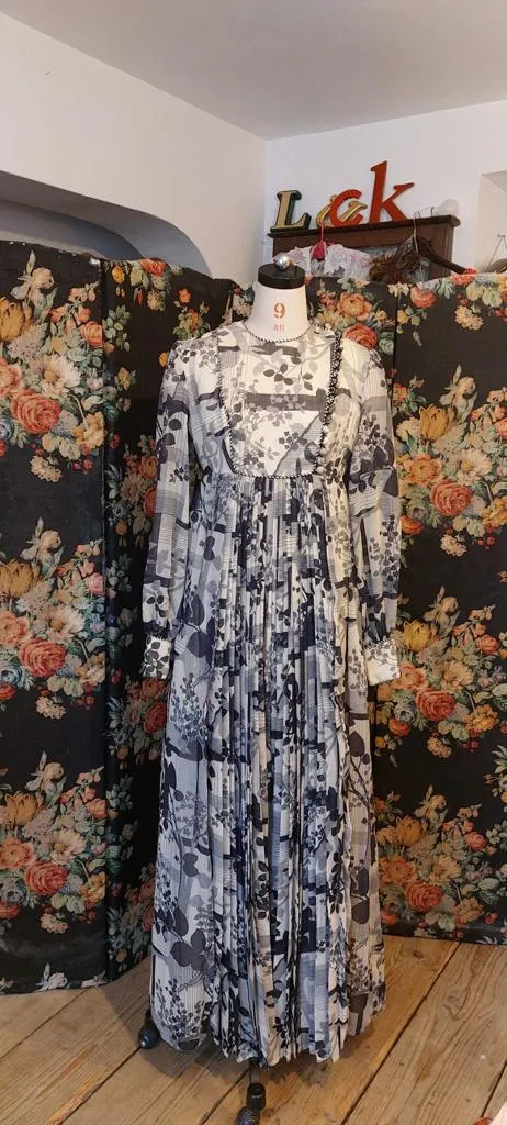 Rare designer vintage original Jean Varon signature print long sleeve 70s maxi dress empire waist 30" 8-10 boho prairie monochrome floral