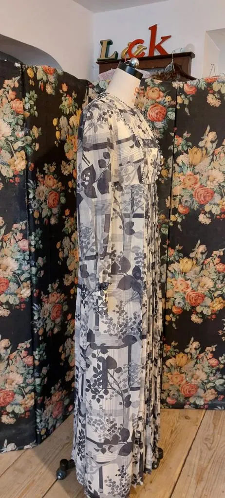 Rare designer vintage original Jean Varon signature print long sleeve 70s maxi dress empire waist 30" 8-10 boho prairie monochrome floral